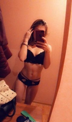 Анабель, 21 лет — минет в машине