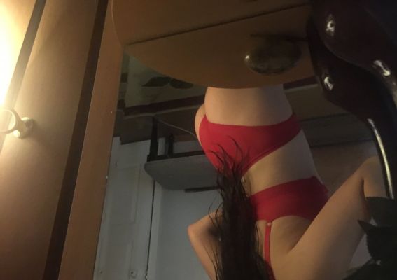 Интимное свидание с блядью Алла (22 лет)