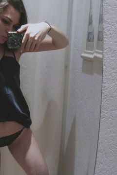 Настя, 27 лет — госпожа со страпоном